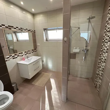 Апартаменты Malibu Jakuzzi Мишкольц